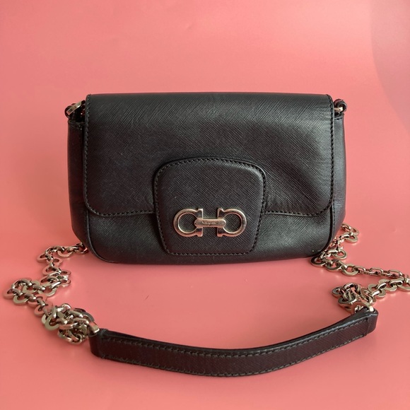 🚫SOLD🚫 FERRAGAMO
Leather Chain Link Crossbody Bag - Picture 3 of 12